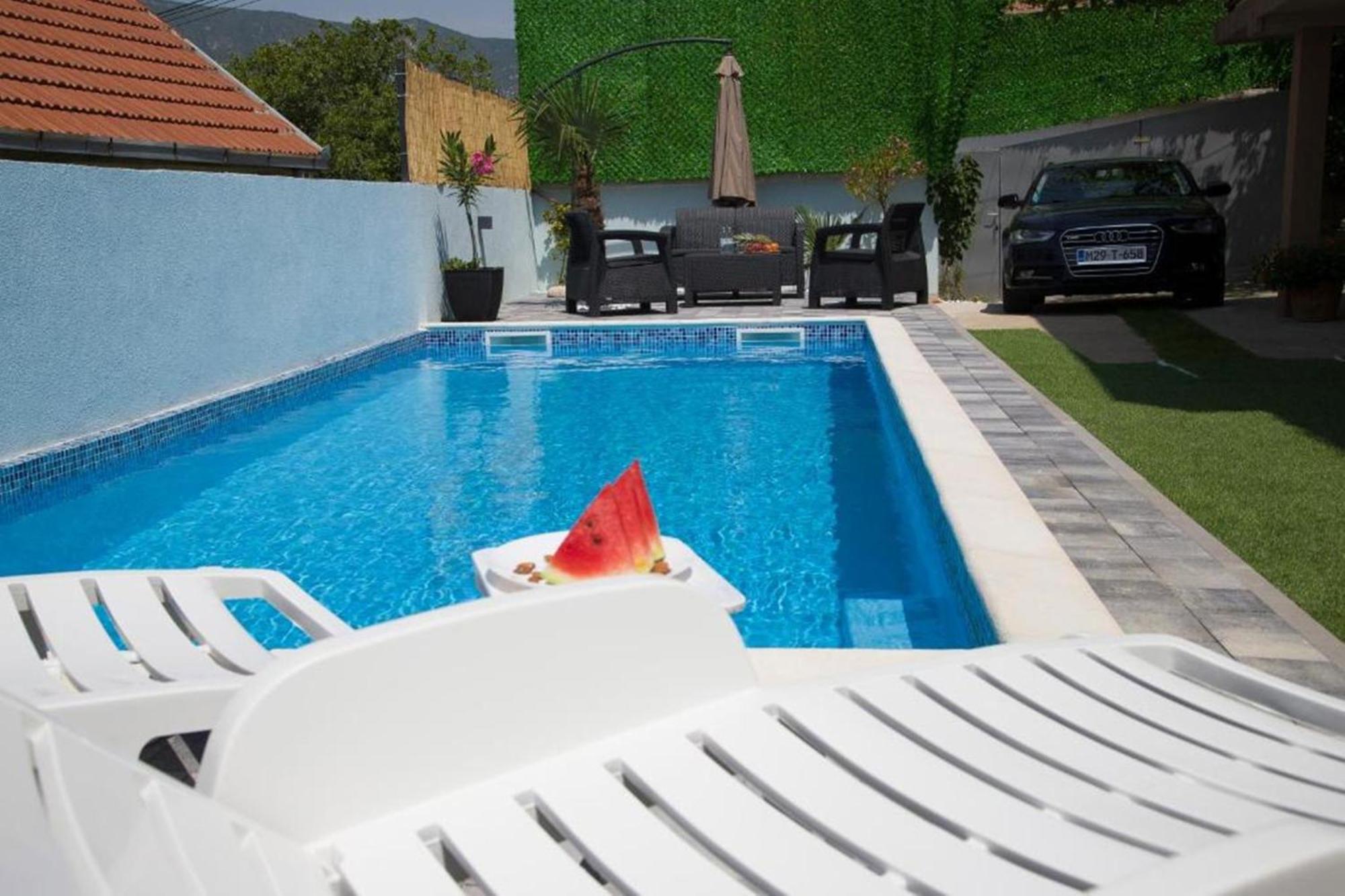 Summer House With Heated Swimming Pool 모스타르 외부 사진